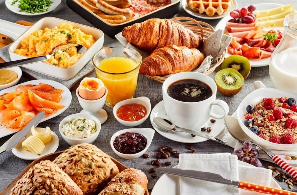 ฮิลตัน ชัยปุระ Hotel ภายนอก รูปภาพ A continental breakfast