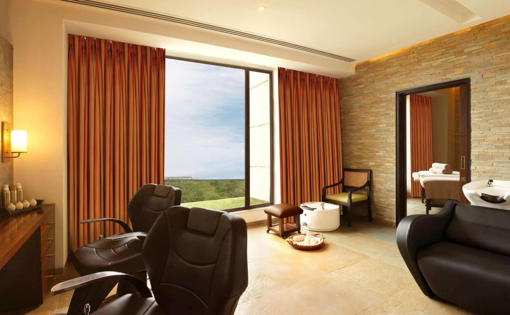 ฮิลตัน ชัยปุระ Hotel ภายนอก รูปภาพ The spa at The Oberoi, Mumbai