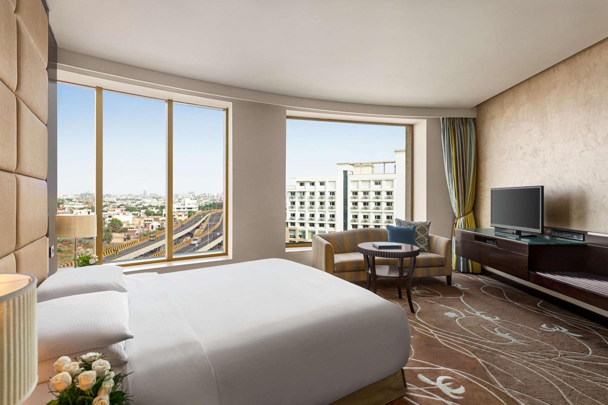 ฮิลตัน ชัยปุระ Hotel ภายนอก รูปภาพ Deluxe King