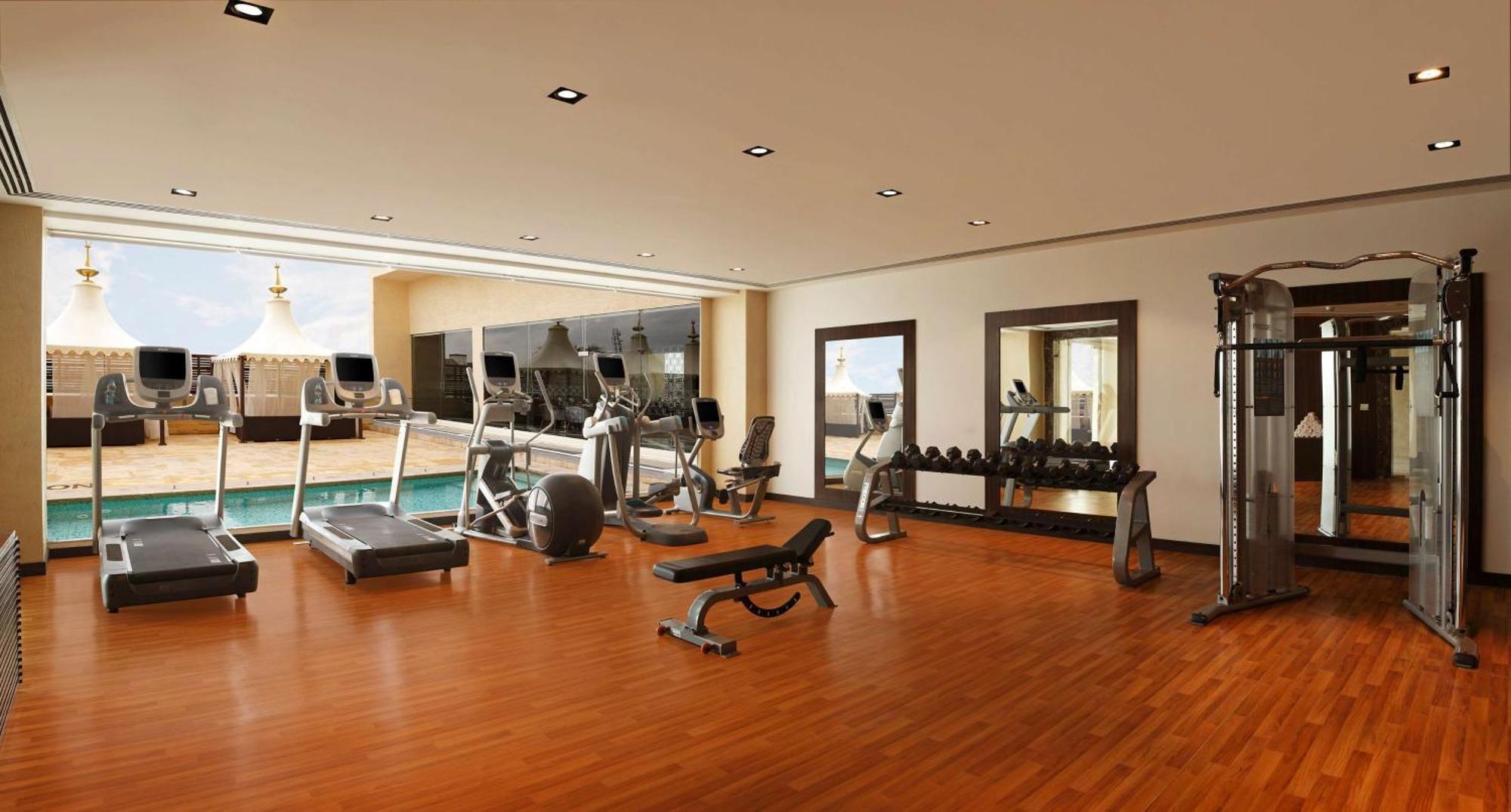 ฮิลตัน ชัยปุระ Hotel ภายนอก รูปภาพ A gym in a hotel