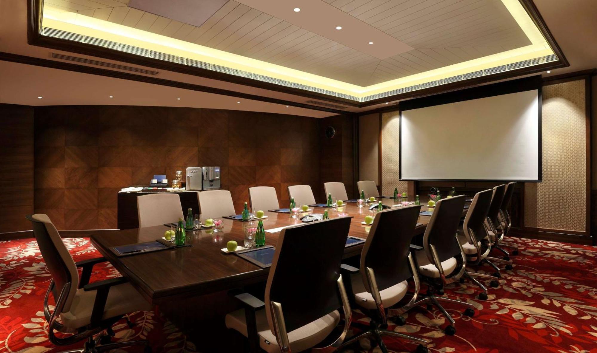 ฮิลตัน ชัยปุระ Hotel ภายนอก รูปภาพ Boardroom at the Taj Mahal Palace, Mumbai