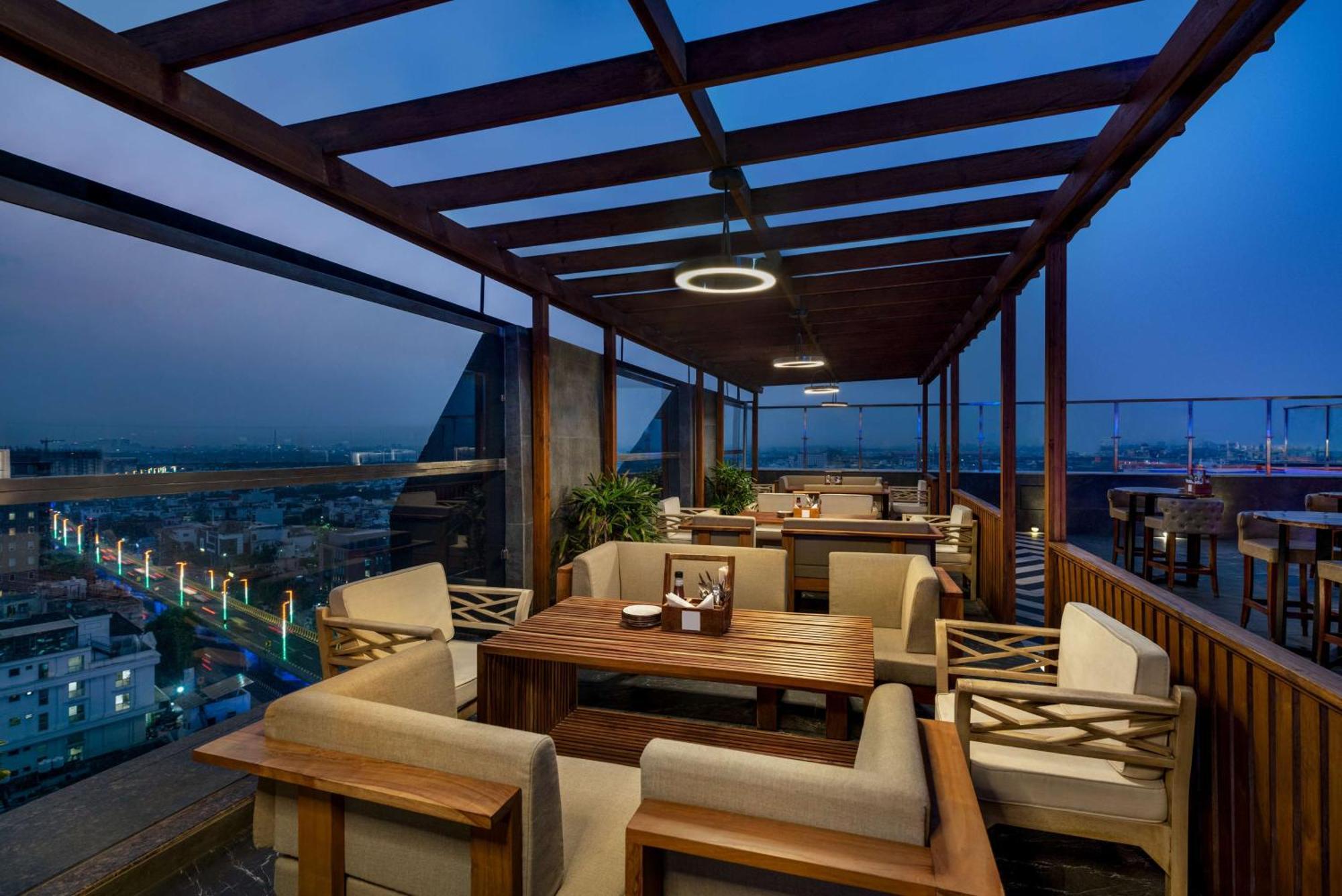 ฮิลตัน ชัยปุระ Hotel ภายนอก รูปภาพ The Terrace at the Park