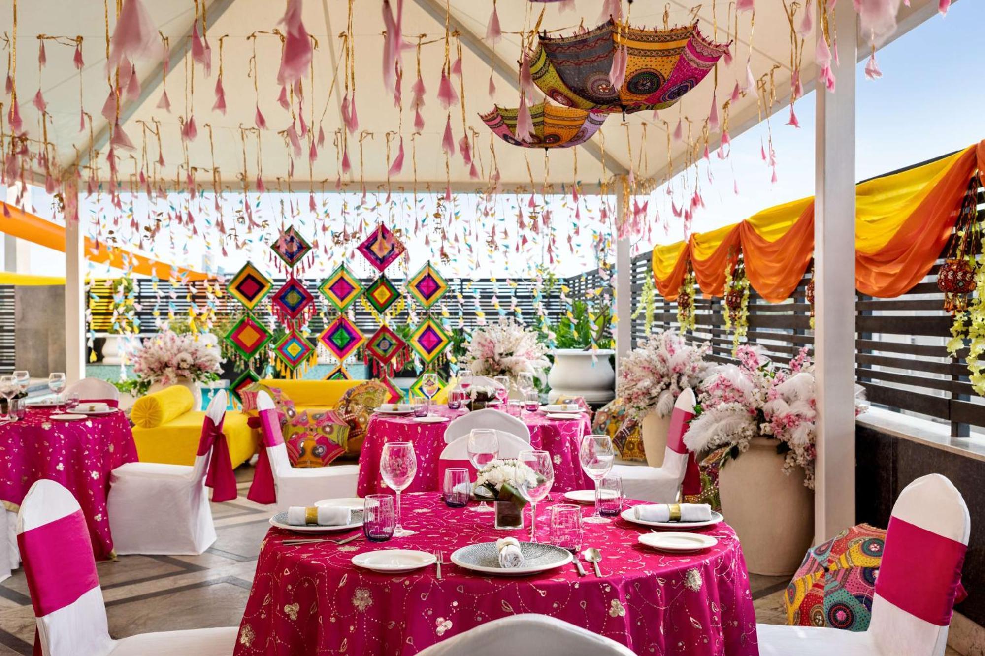 ฮิลตัน ชัยปุระ Hotel ภายนอก รูปภาพ The Terrace at the Taj Mahal Palace, Mumbai