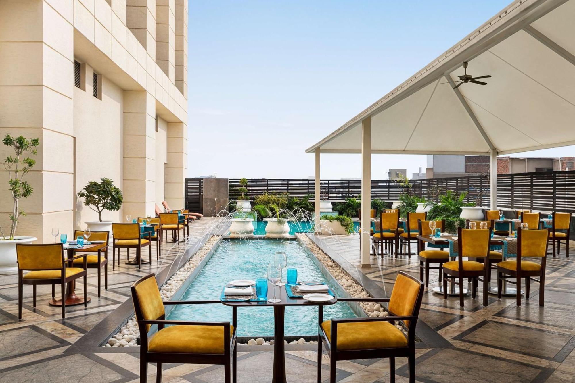 ฮิลตัน ชัยปุระ Hotel ภายนอก รูปภาพ The Pool at The Park, New Delhi